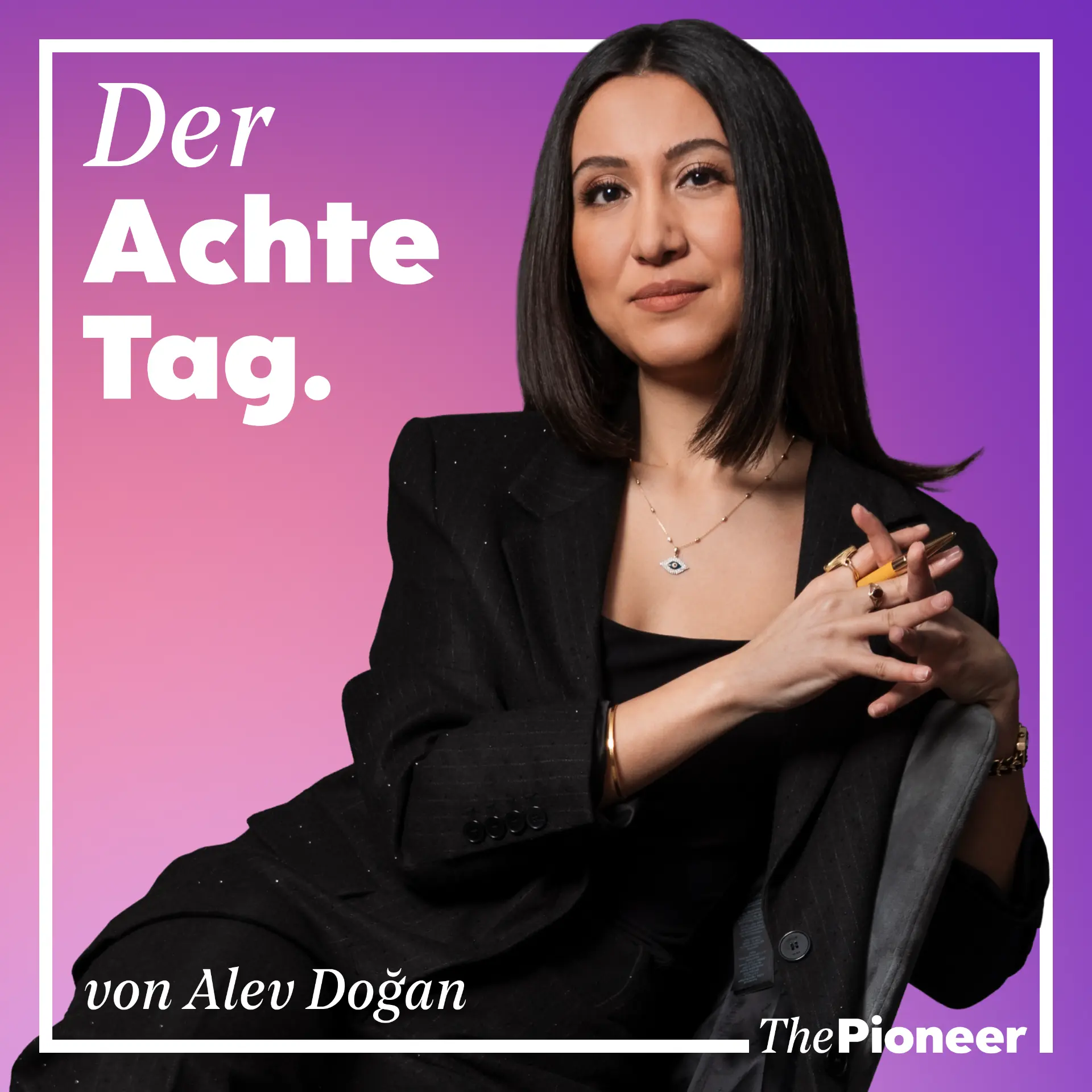 Der Achte Tag – Podcast-Cover mit Alev Doğan