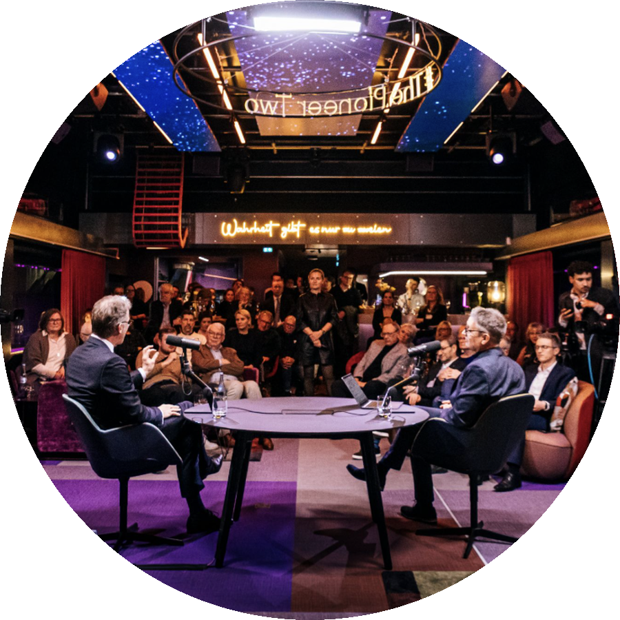 Pioneer Business Circle Talk vor Publikum an Bord der ThePioneer Two